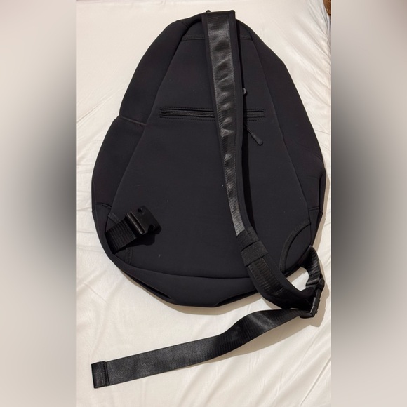 VETTA Black Sling Bag - Picture 3 of 11